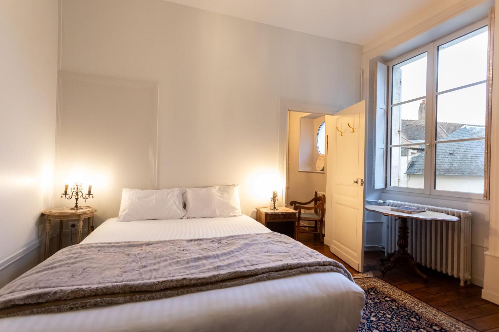 בורז'ה L' Hotel De Panette, Entree Renaissance Cathedrale מראה חיצוני תמונה