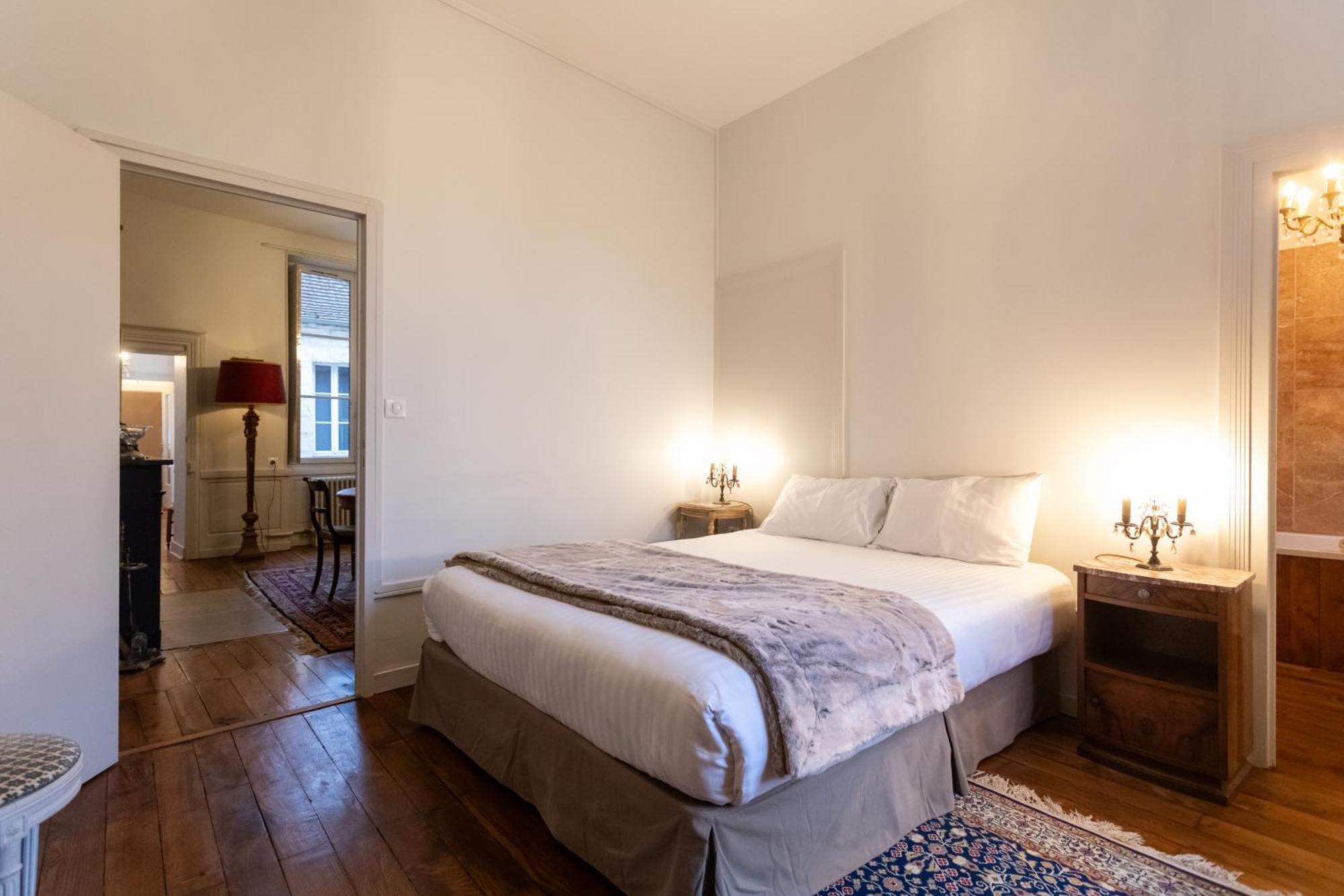 בורז'ה L' Hotel De Panette, Entree Renaissance Cathedrale מראה חיצוני תמונה