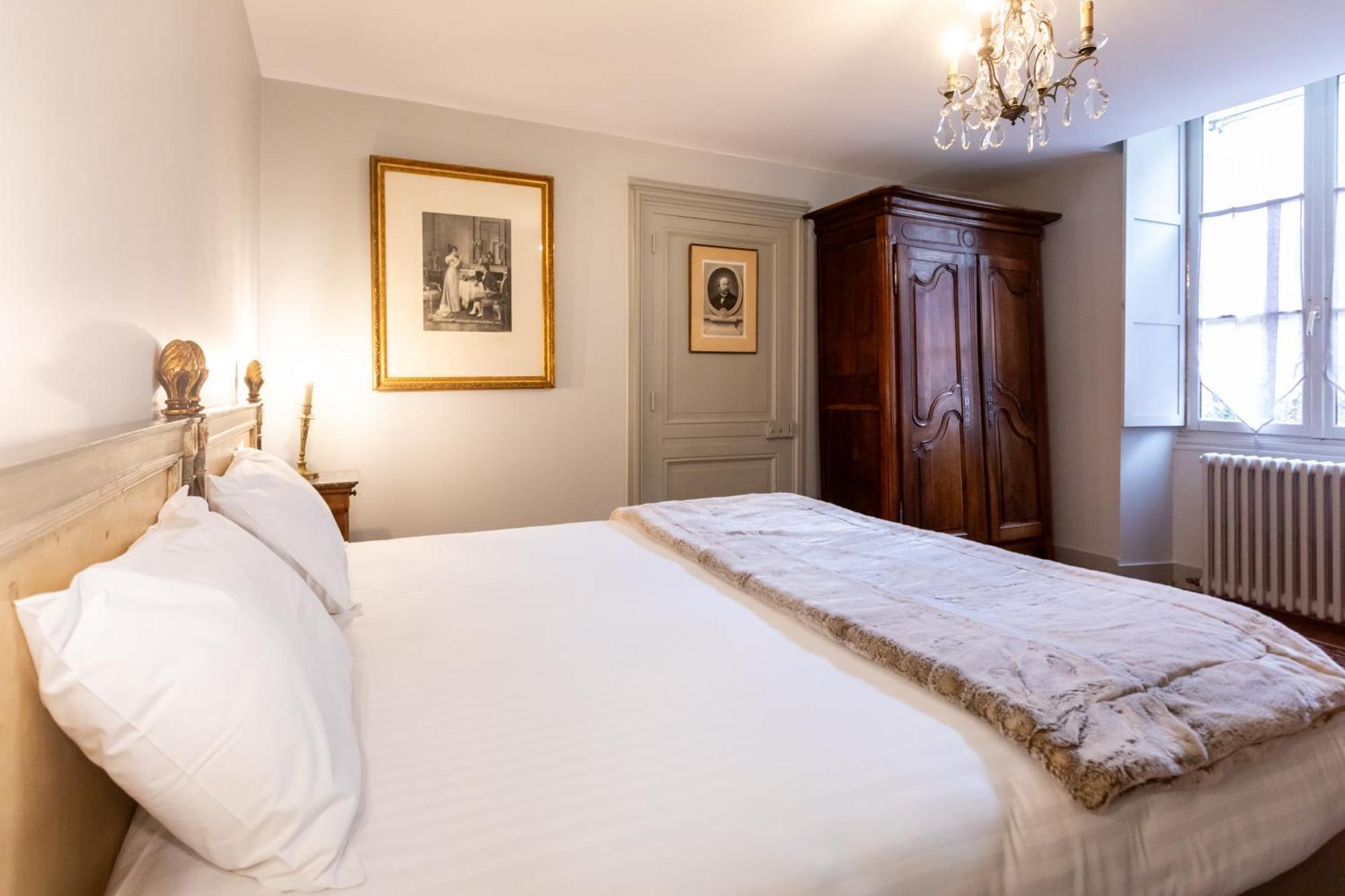 בורז'ה L' Hotel De Panette, Entree Renaissance Cathedrale מראה חיצוני תמונה